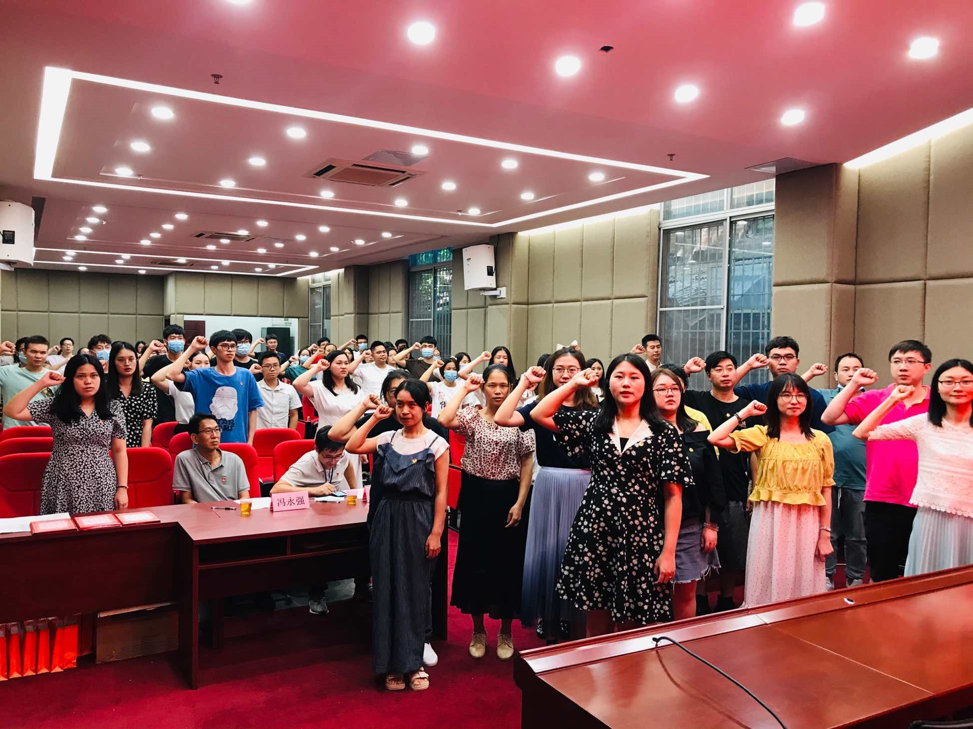 白云山pp电子公司团委进杏装沉温革命汗青·传承奋斗心灵”主题团日活动暨五四赞美及超龄团员离团典礼