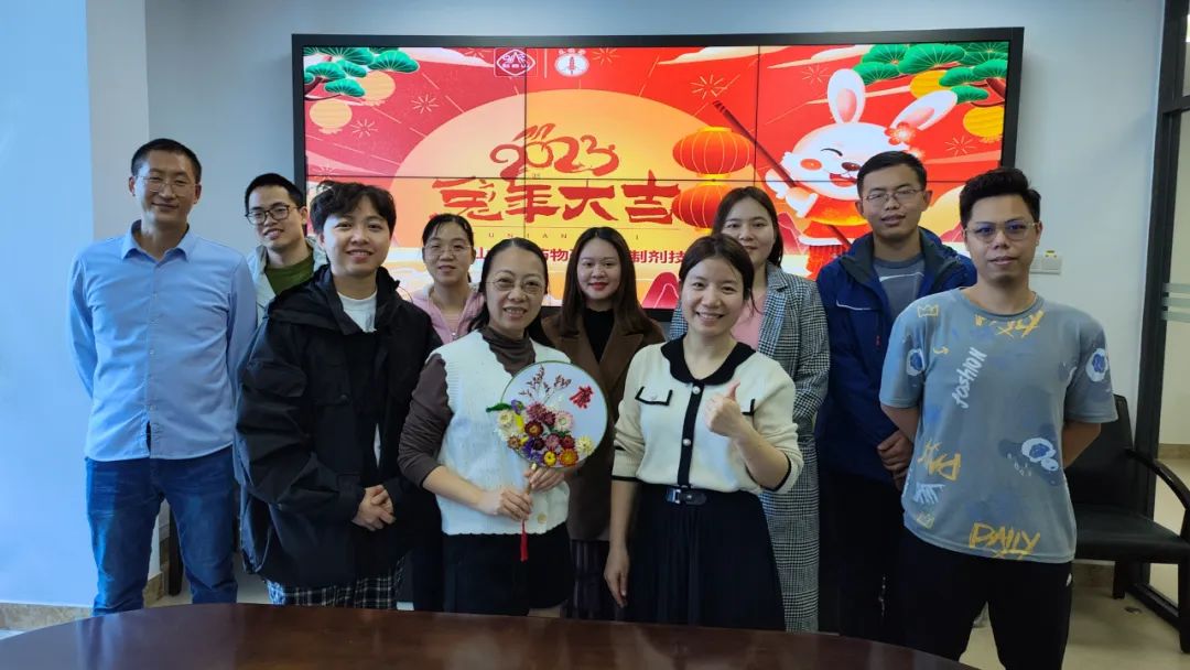 白云山pp电子公司进杏装古韵迎元宵 团扇话清廉”主题活动