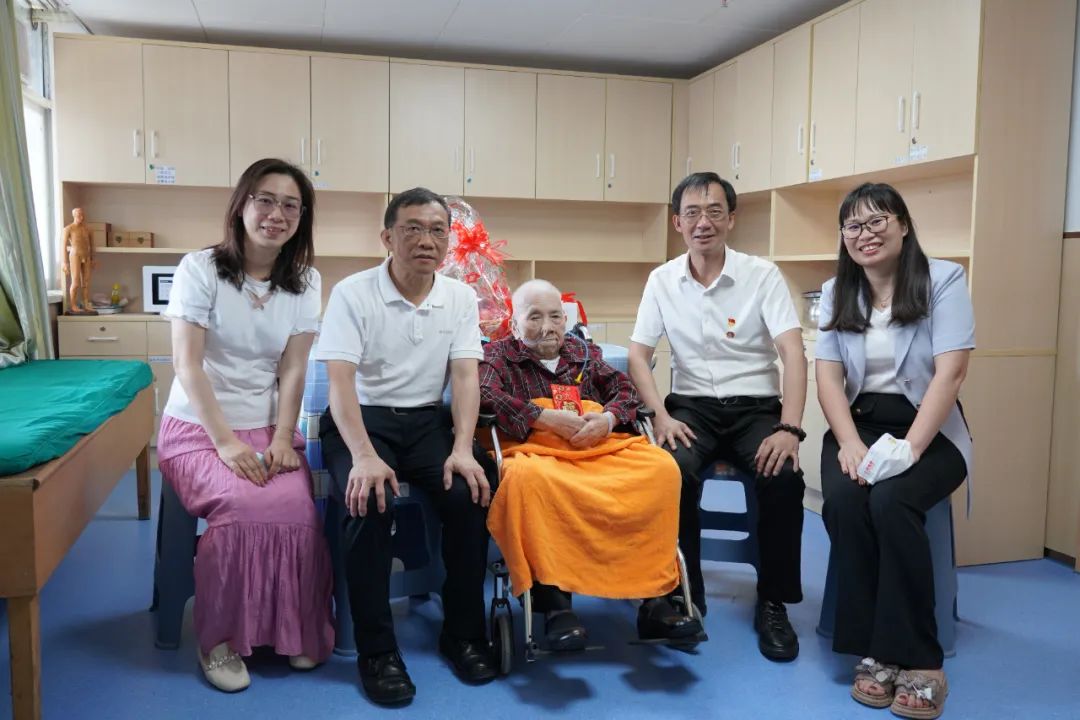 情系革命前辈 赓续红色基因——白云山pp电子公司慰问离休干部刘玉珍