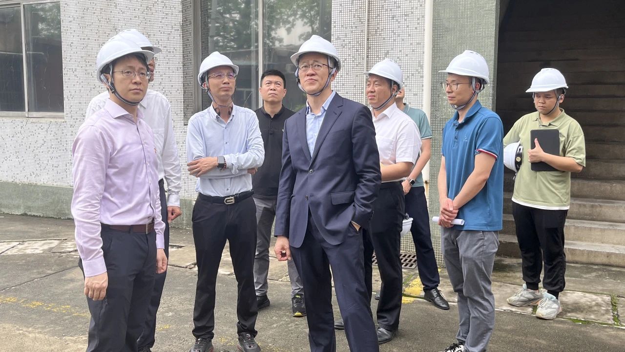 “五一”节前，广药集团党委副书记、副董事长、总经理杨军带队到白云山pp电子公司发展安全查抄工作